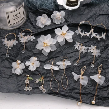 Моден тренд 2022 година, бели акрилни обеци с цветя, дамски обици-висулки с пискюли от акрил сплав, корейски сватбени обици